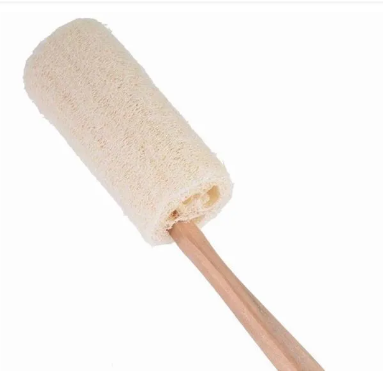 Natural loofah bath brush with long wooden handle - image 3