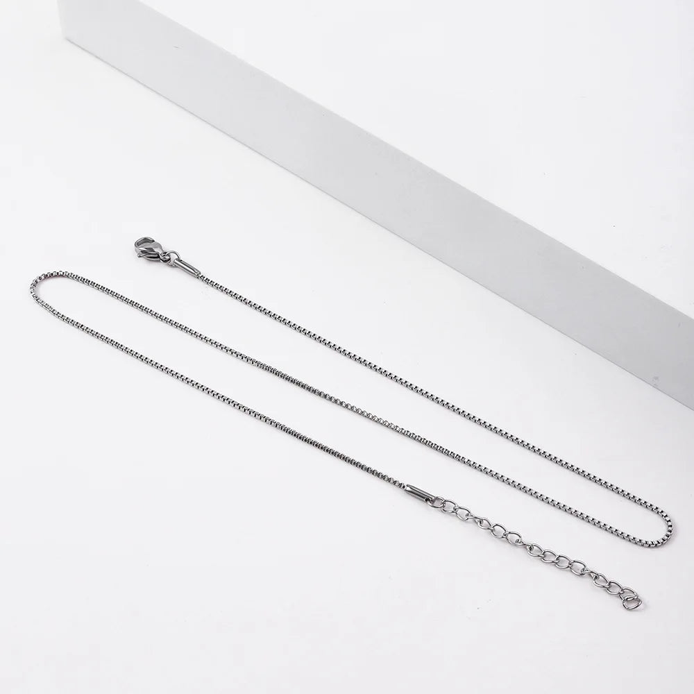 MoveX Minimal Box Chain Necklace