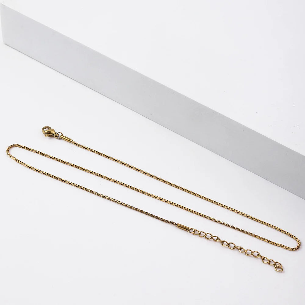 MoveX Minimal Box Chain Necklace