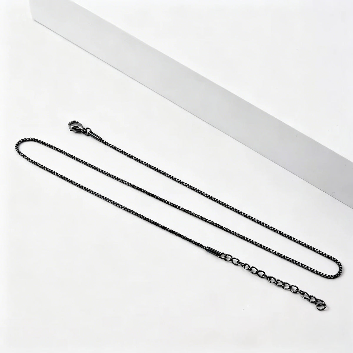 MoveX Minimal Box Chain Necklace