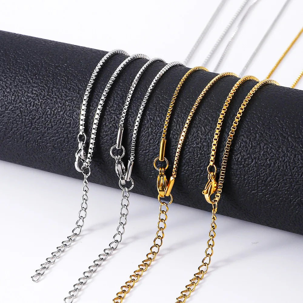 MoveX Minimal Box Chain Necklace
